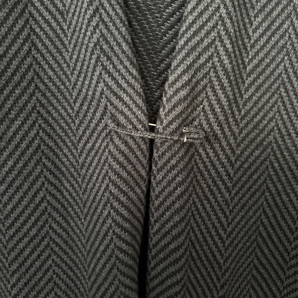 Beautiful Herring Bone Pattern Sweater - image 6